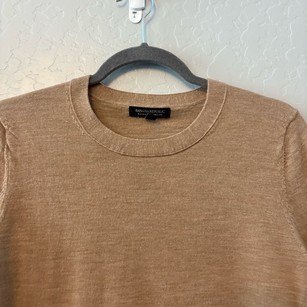 Banana Republic camel tan extra fine merino wool sweater petite medium - Picture 3 of 16